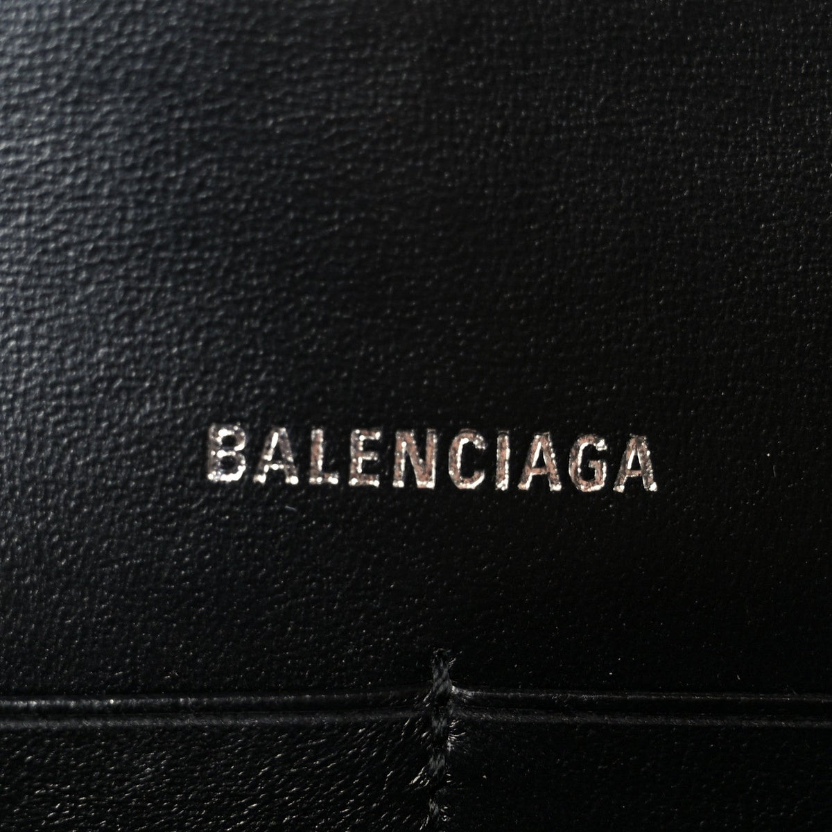 Shiny Calfskin Monochrome Crocodile Embossed Hourglass Chain Bag Black