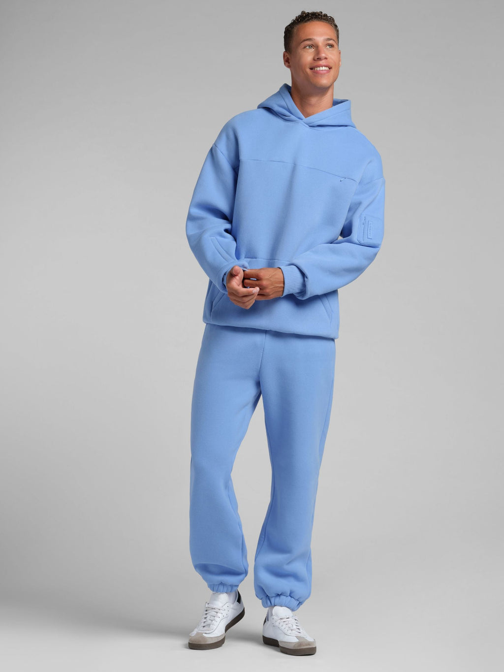 Explorer Travel Hoodie – Mega