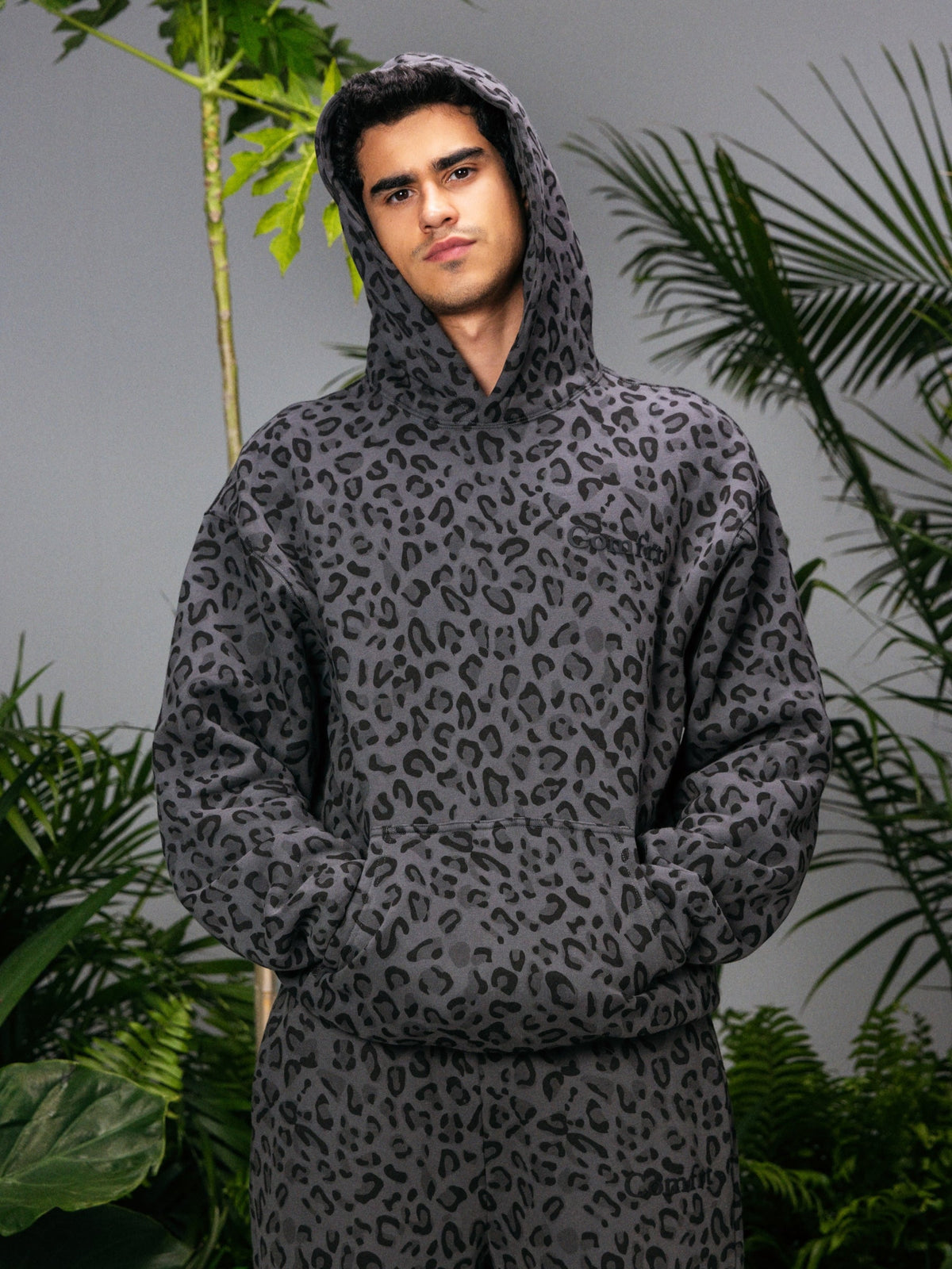 Minimalist Hoodie – Mega