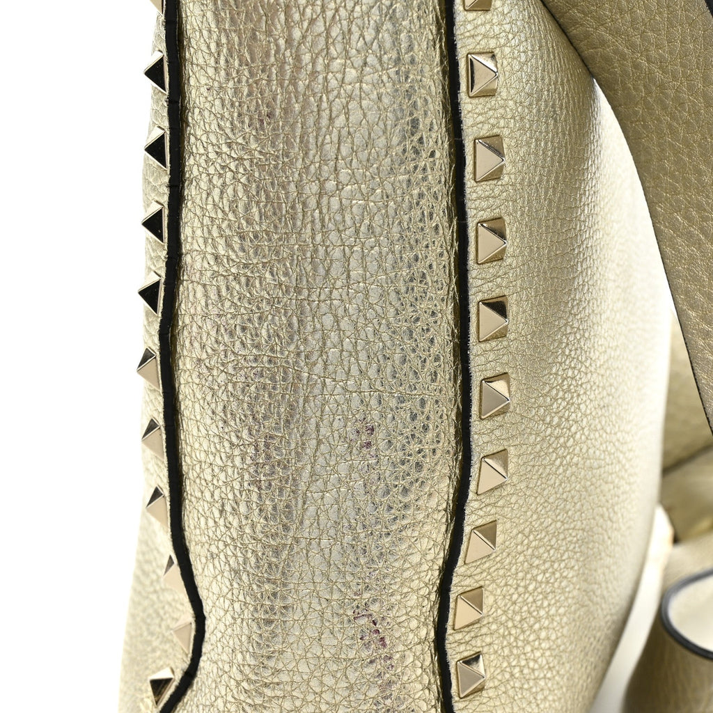 Metallic Pebbled Calfskin Small Rockstud Flip-Lock Messenger Bag Platino