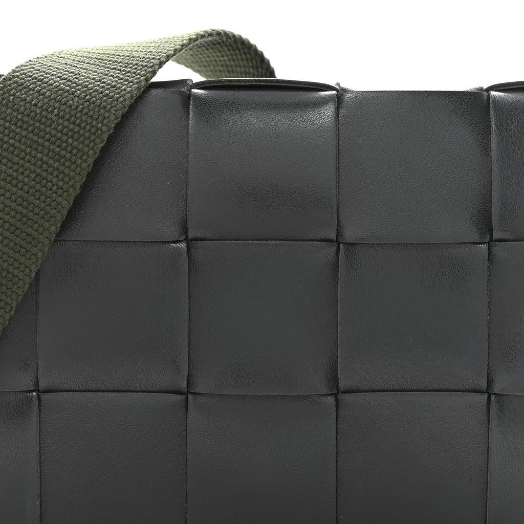 Calfskin Maxi Intreccio Cassette With Strap Bag Dark Green