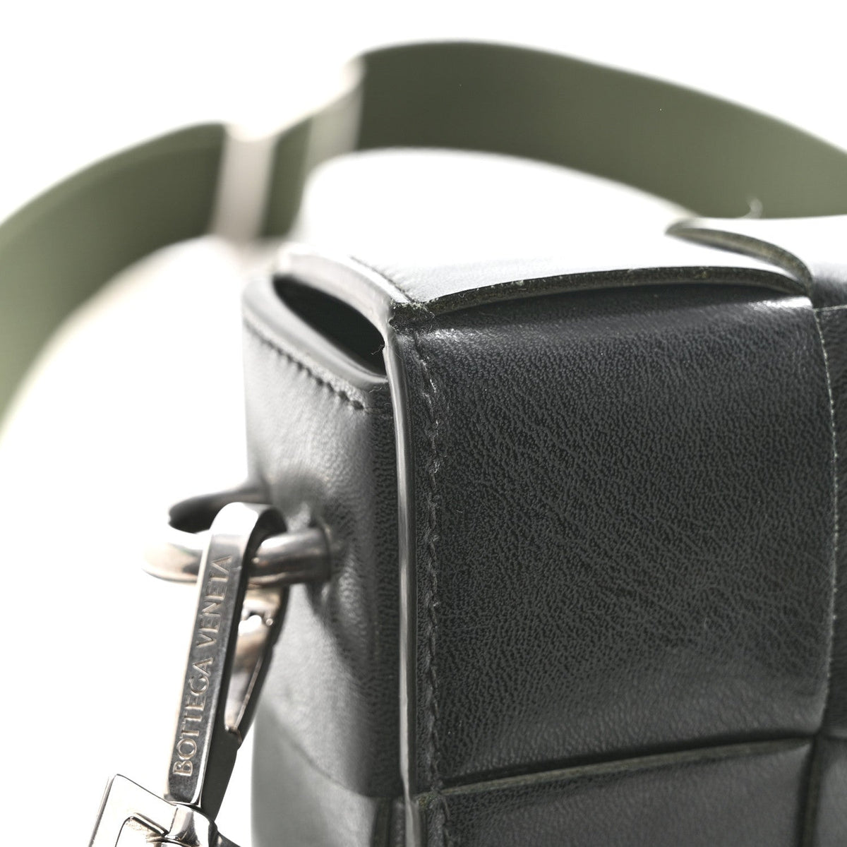 Calfskin Maxi Intreccio Cassette With Strap Bag Dark Green