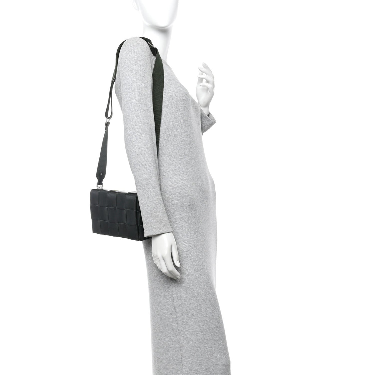 Calfskin Maxi Intreccio Cassette With Strap Bag Dark Green